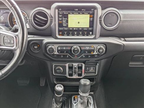 Used 2018 Jeep Wrangler Unlimited Sahara AWD/4WD image 15