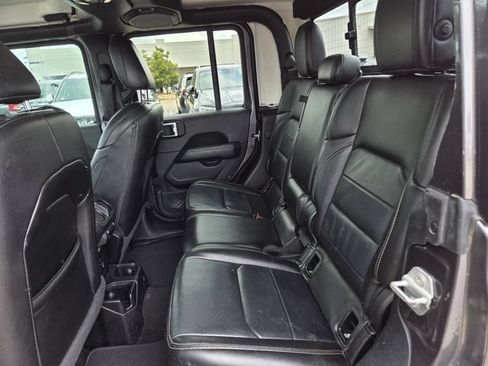 Used 2021 Jeep Gladiator Overland w/ Popular Equipment Package AWD/4WD image 18