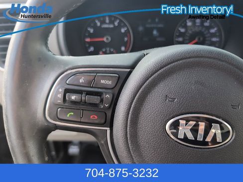 Used 2017 Kia Sportage EX image 21