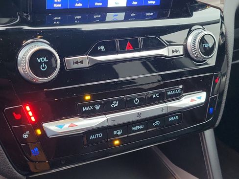 Used 2023 Ford Explorer Limited w/ Limited Technology Package image 31