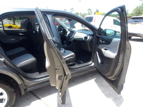 Used 2020 Chevrolet Equinox LS w/ LS Convenience Package FWD image 6