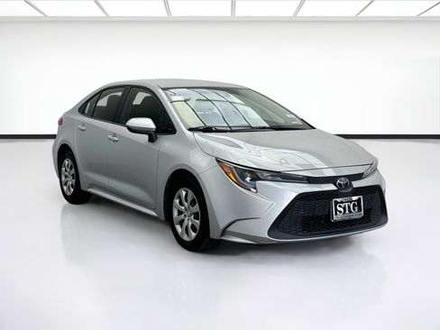 Used 2020 Toyota Corolla LE w/ Carpet Mat Package (TMS) FWD image 3