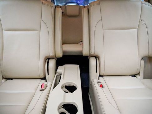 Used 2018 Toyota Highlander XLE image 18