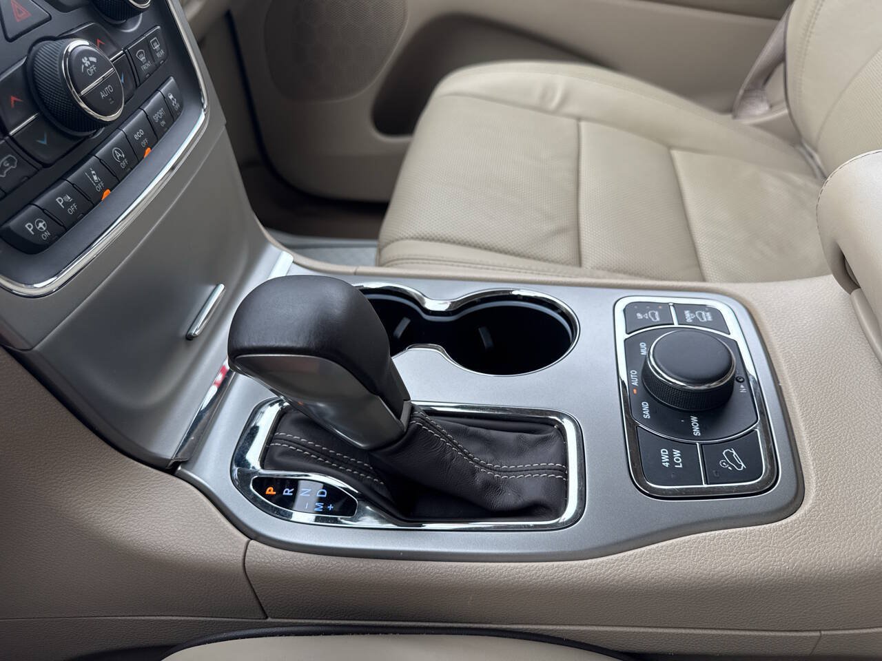 Used 2018 Jeep Grand Cherokee Overland AWD/4WD image 33