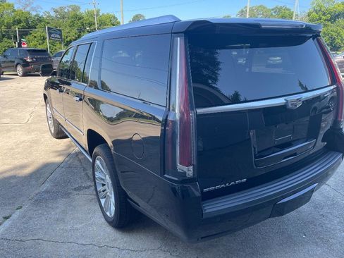 Used 2017 Cadillac Escalade ESV Platinum AWD/4WD image 3