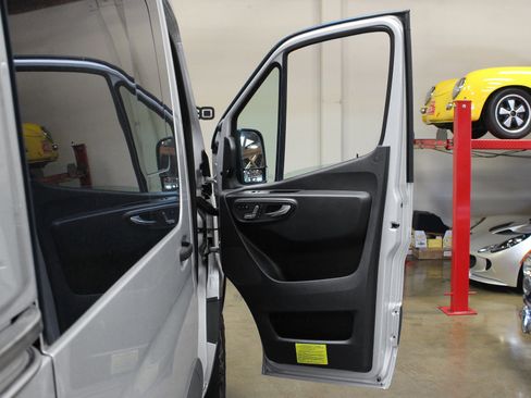 Used 2020 Mercedes-Benz Sprinter 2500 image 37