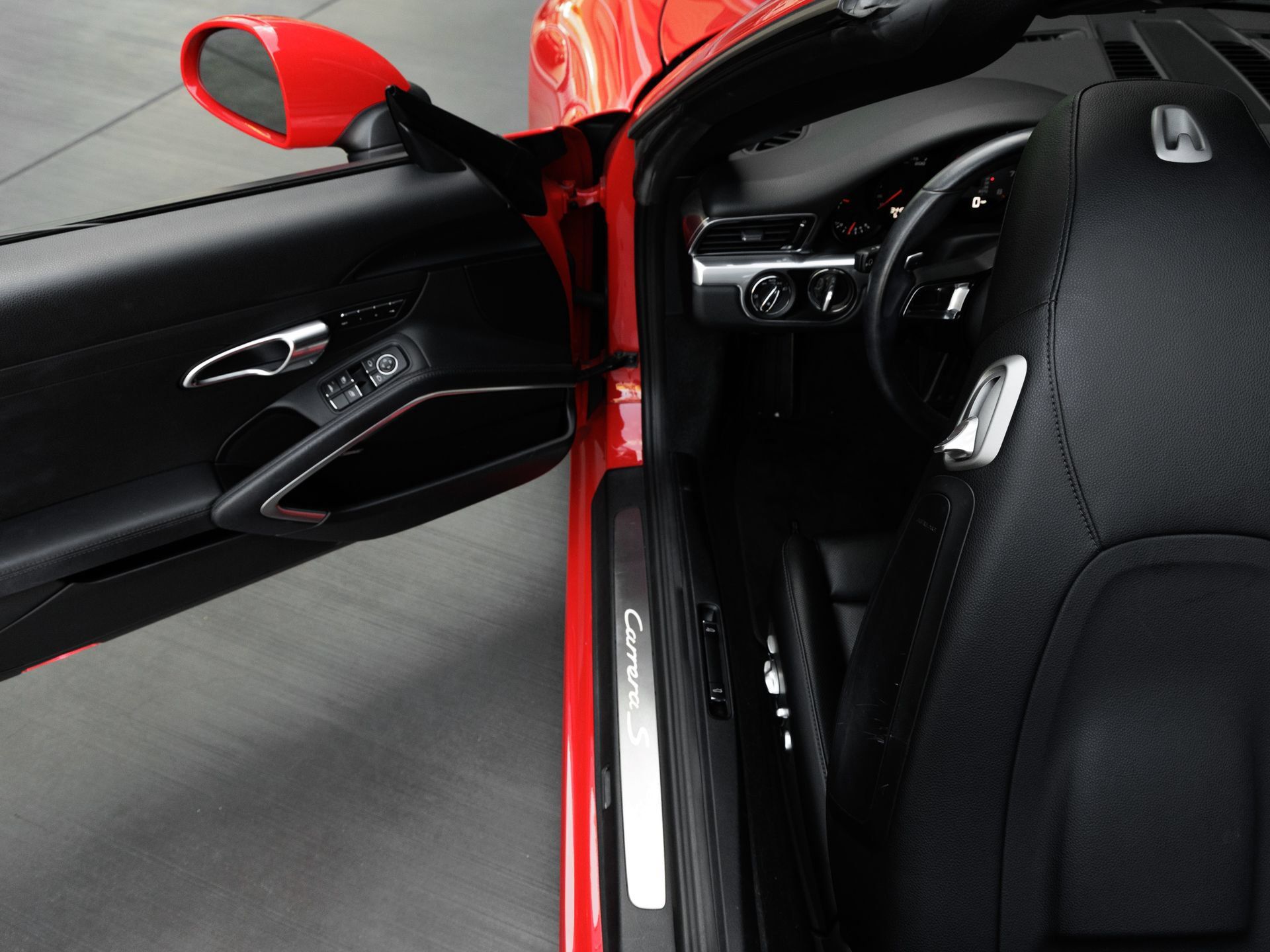 Certified 2019 Porsche 911 Carrera S RWD image 25