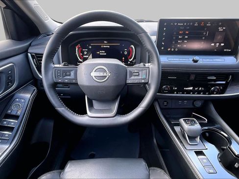 Certified 2025 Nissan Rogue Platinum FWD image 6