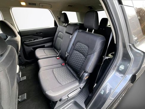 Used 2024 Nissan Pathfinder S image 19