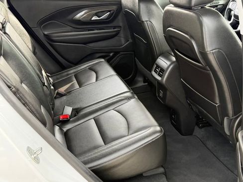 Used 2024 GMC Terrain SLT image 24