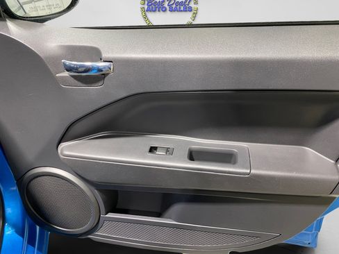 Used 2009 Dodge Caliber SXT image 19