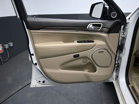 Used 2017 Jeep Grand Cherokee Overland image 10