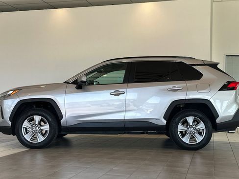 Used 2024 Toyota RAV4 LE AWD/4WD image 7