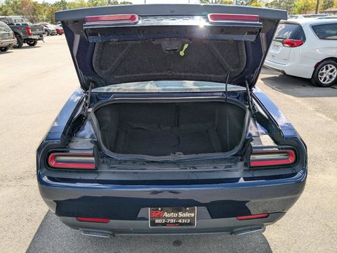 Used 2016 Dodge Challenger SXT image 5