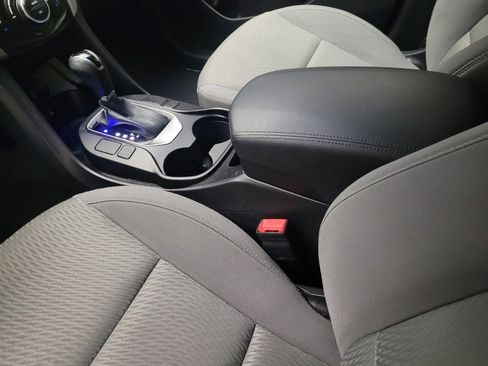 Used 2018 Hyundai Santa Fe SE image 26