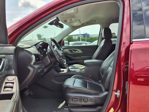 Used 2021 Chevrolet Traverse LT FWD image 24