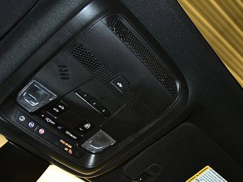 Used 2021 Cadillac XT6 Premium Luxury image 26