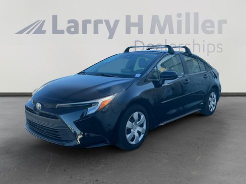 Certified 2024 Toyota Corolla LE image 1