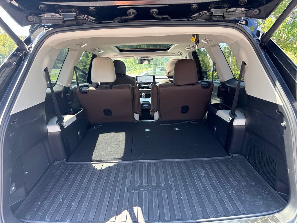 Used 2025 Toyota Grand Highlander AWD Hybrid image 11