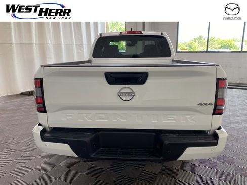 Used 2025 Nissan Frontier SV image 7