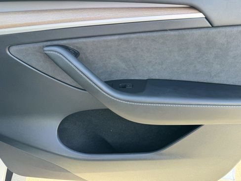 Used 2023 Tesla Model Y AWD image 9