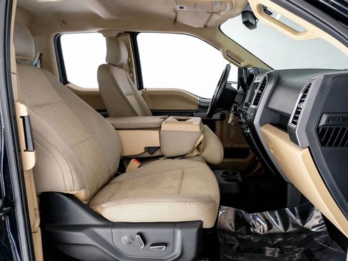 Used 2017 Ford F150 XLT w/ Equipment Group 302A Luxury image 32