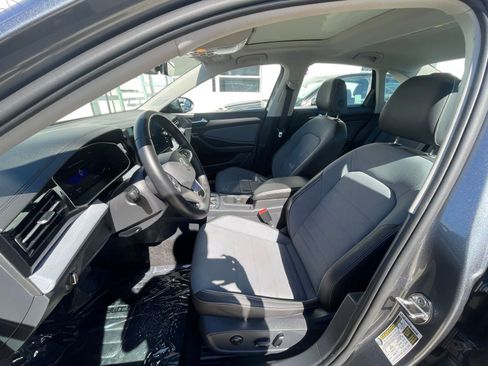 Used 2025 Volkswagen Jetta SE image 27