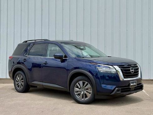Used 2022 Nissan Pathfinder SV AWD/4WD image 8