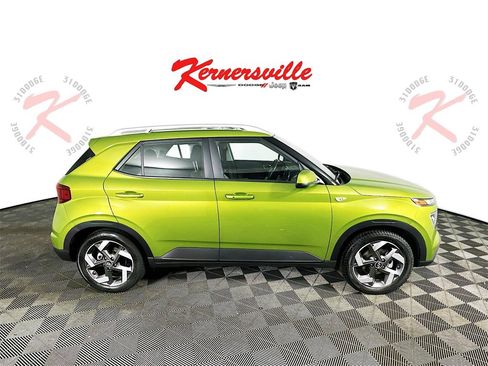 Used 2024 Hyundai Venue SEL image 8