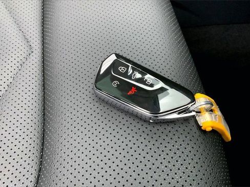 Certified 2025 Volkswagen Atlas Peak Edition SE image 11