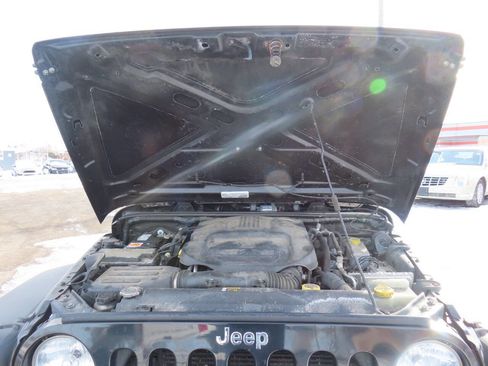 Used 2018 Jeep Wrangler Unlimited Sport S AWD/4WD image 9