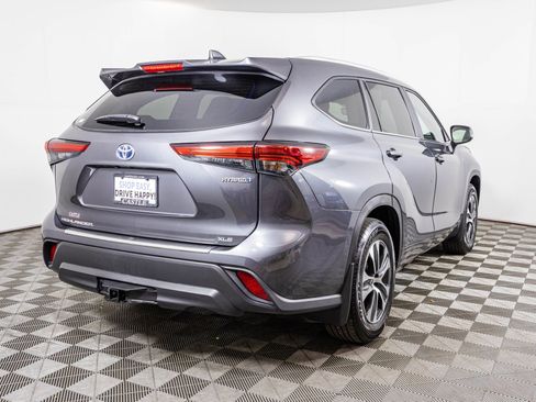 Used 2023 Toyota Highlander XLE image 14