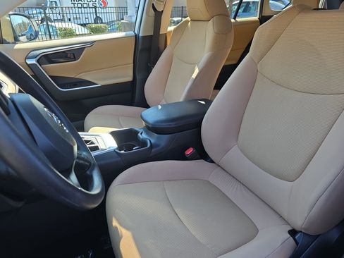 Used 2023 Toyota RAV4 LE image 15