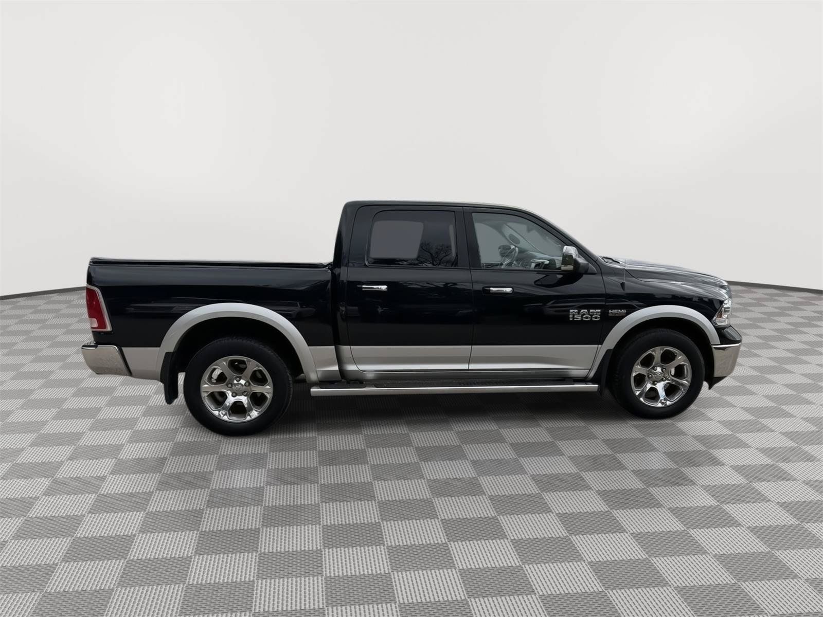 Used 2015 RAM 1500 Laramie w/ Convenience Group AWD/4WD image 8