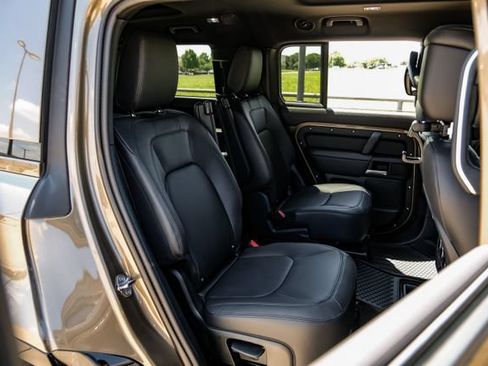 New 2026 Land Rover Defender 130 X-Dynamic SE AWD/4WD image 47