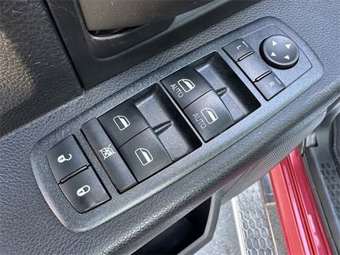 Used 2013 RAM 2500 Tradesman w/ Chrome Appearance Group image 25