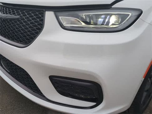 New 2026 Chrysler Pacifica Select image 11