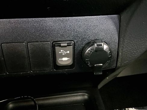 Used 2015 Toyota RAV4 XLE FWD image 16