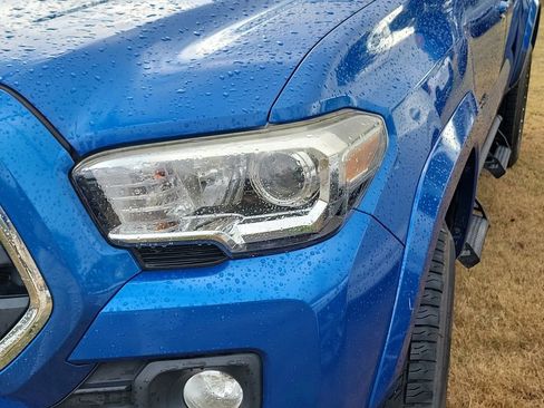 Used 2018 Toyota Tacoma SR5 image 6