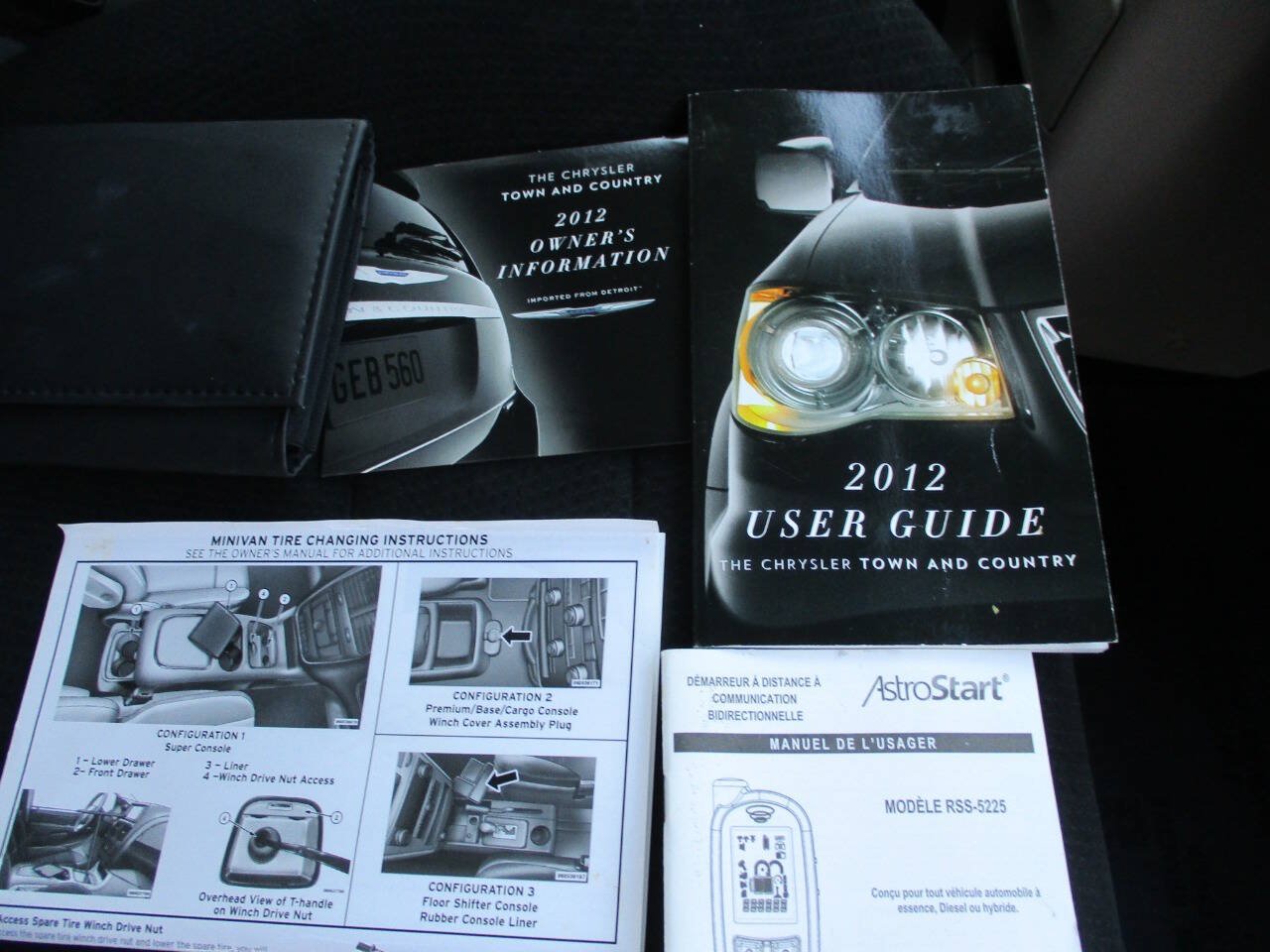 Used 2012 Chrysler Town & Country Touring FWD image 33