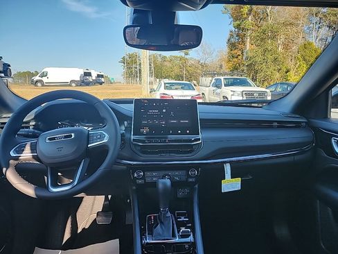 New 2026 Jeep Compass Latitude image 2