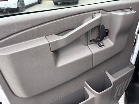 Used 2022 Chevrolet Express 2500 w/ Driver Convenience Package RWD image 7