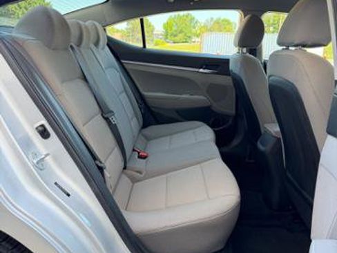 Used 2019 Hyundai Elantra SE FWD image 13