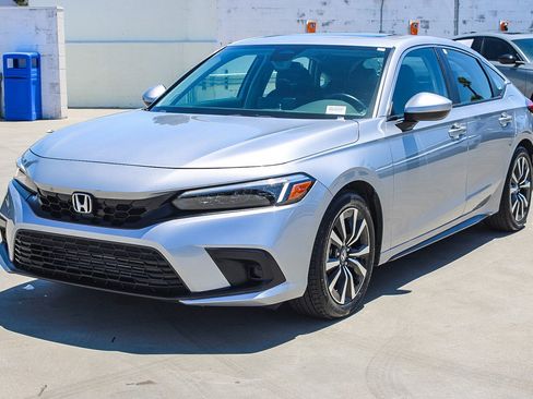 Used 2024 Honda Civic EX-L image 3