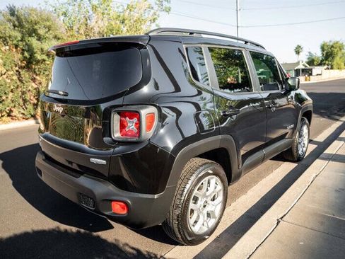 Used 2017 Jeep Renegade Latitude w/ Popular Equipment Group AWD/4WD image 5