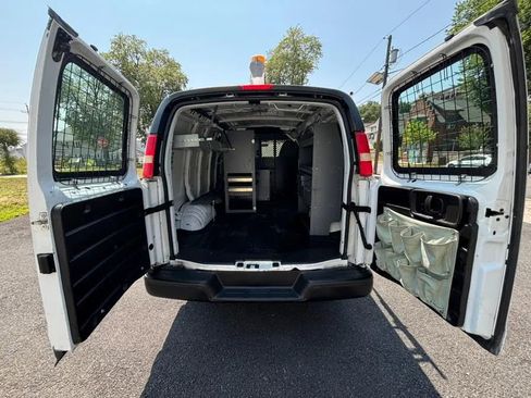 Used 2011 Chevrolet Express 2500 image 26