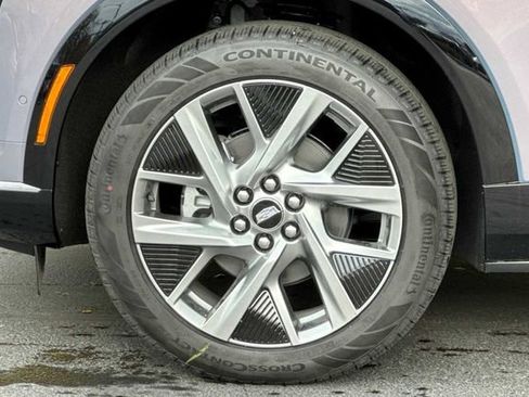 New 2026 Cadillac Optiq Luxury 1 image 25