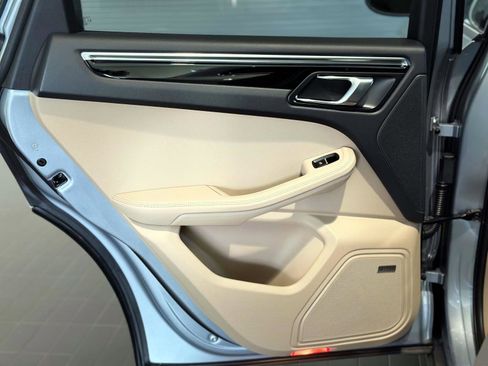 New 2026 Porsche Macan image 13