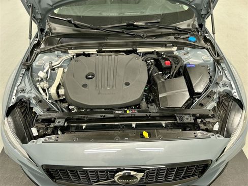 Used 2024 Volvo S60 B5 Plus image 25