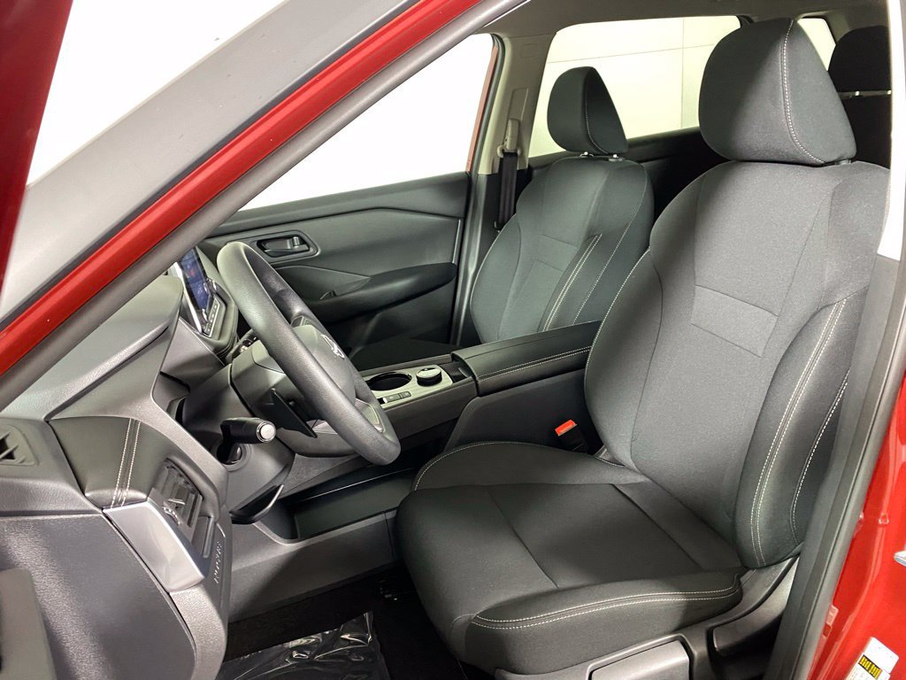 Used 2025 Nissan Rogue S AWD/4WD image 19